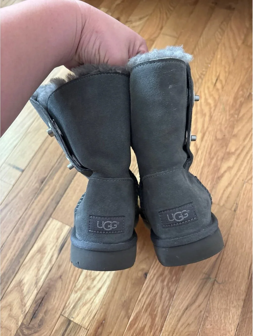 UGG Women’s Size 9 Turnlock Short Boot Charcoal Grey Suede Sheepskin Lining